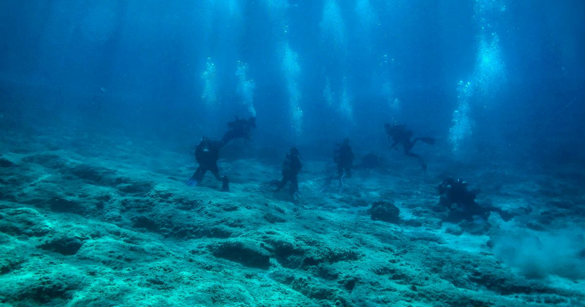 Strange ‘yellow brick road to Atlantis’ discovered at the bottom of Pacific Ocean