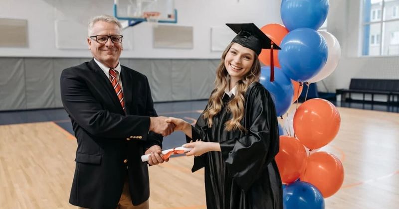 Billionaire surprises graduates with $1000 cash each at commencement but it comes with a condition