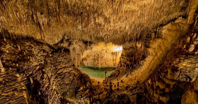 Explorers dropped GoPro camera into America's deepest unobstructed pit and the clip is giving people chills