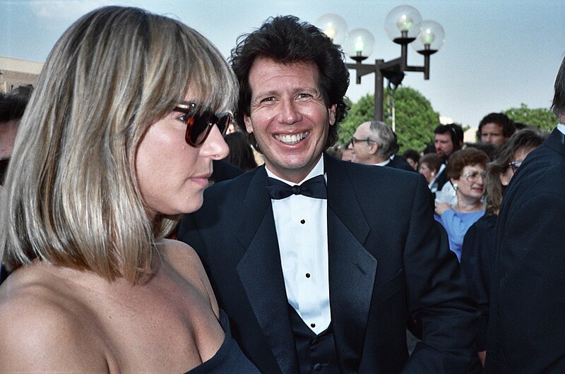 File:Garry Shandling and Linda Doucett at the 39th Emmy Awards.jpg