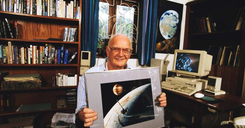 Renowned sci-fi author made spookily accurate predictions about the future 50 years ago