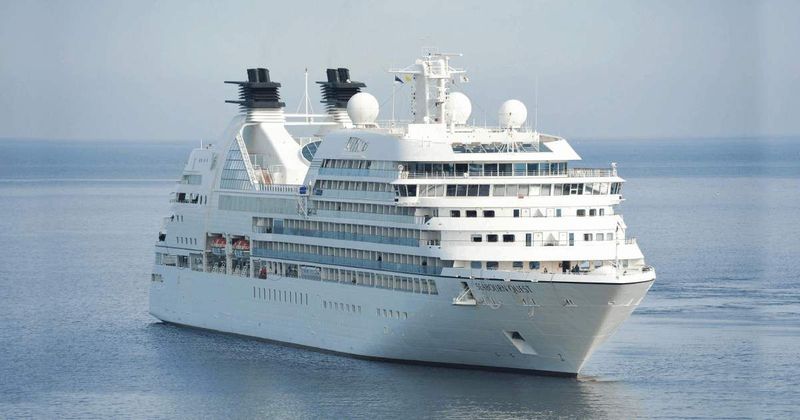 Mind-boggling image shows enormous ship 'floating in the sky' in Greece
