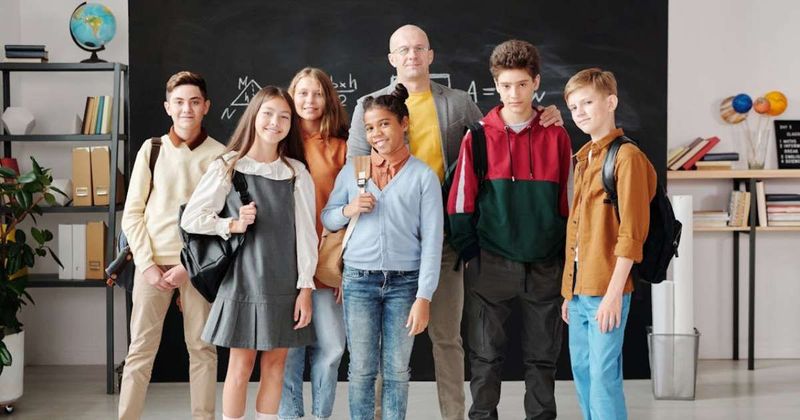 Teacher asked to pay for students' school trip has the best comeback