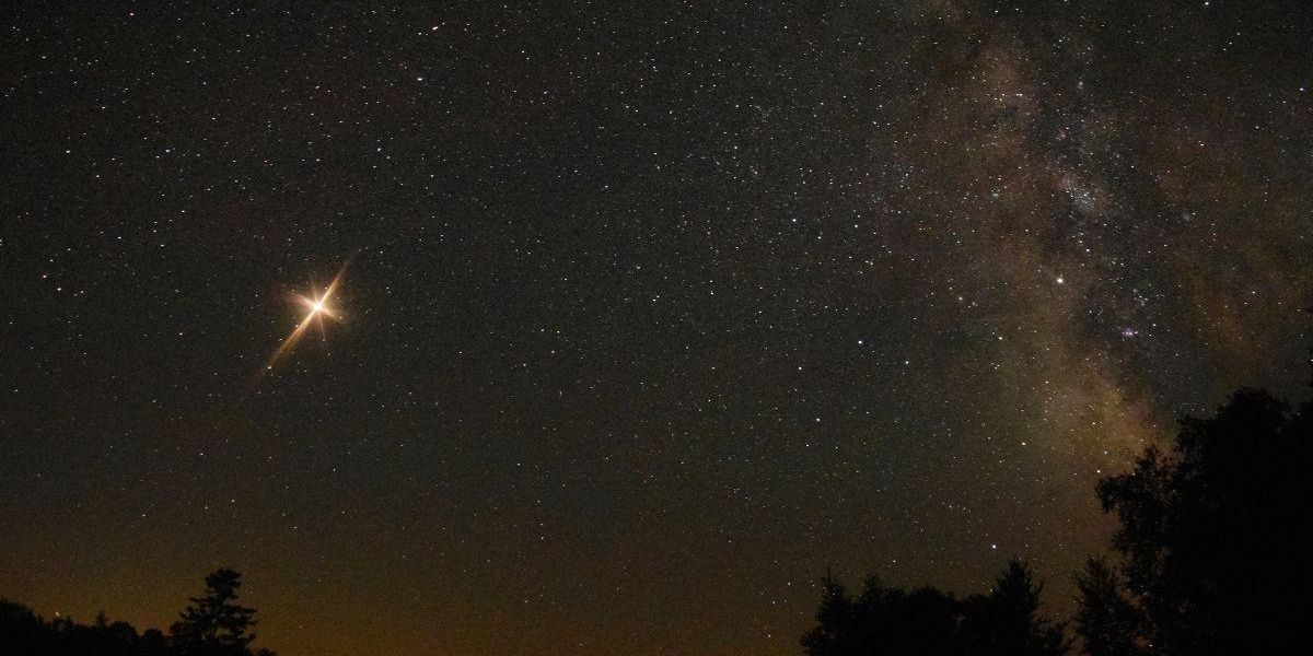For the first time in 800 years, Saturn and Jupiter will align to make a 'Christmas star'